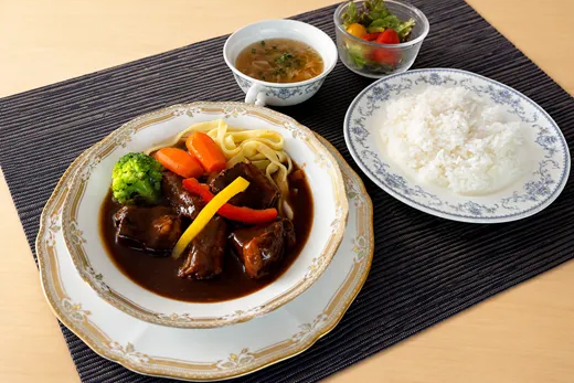 牛肉の赤ワイン煮